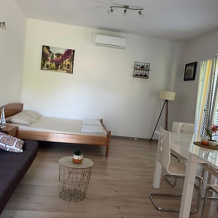Apartman Iskra Apartment Bijela Exterior foto