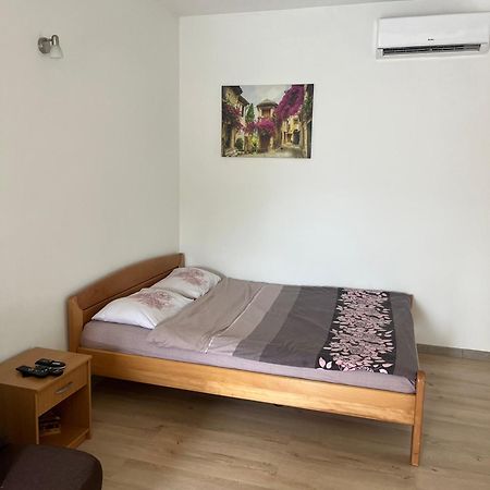 Apartman Iskra Apartment Bijela Exterior foto
