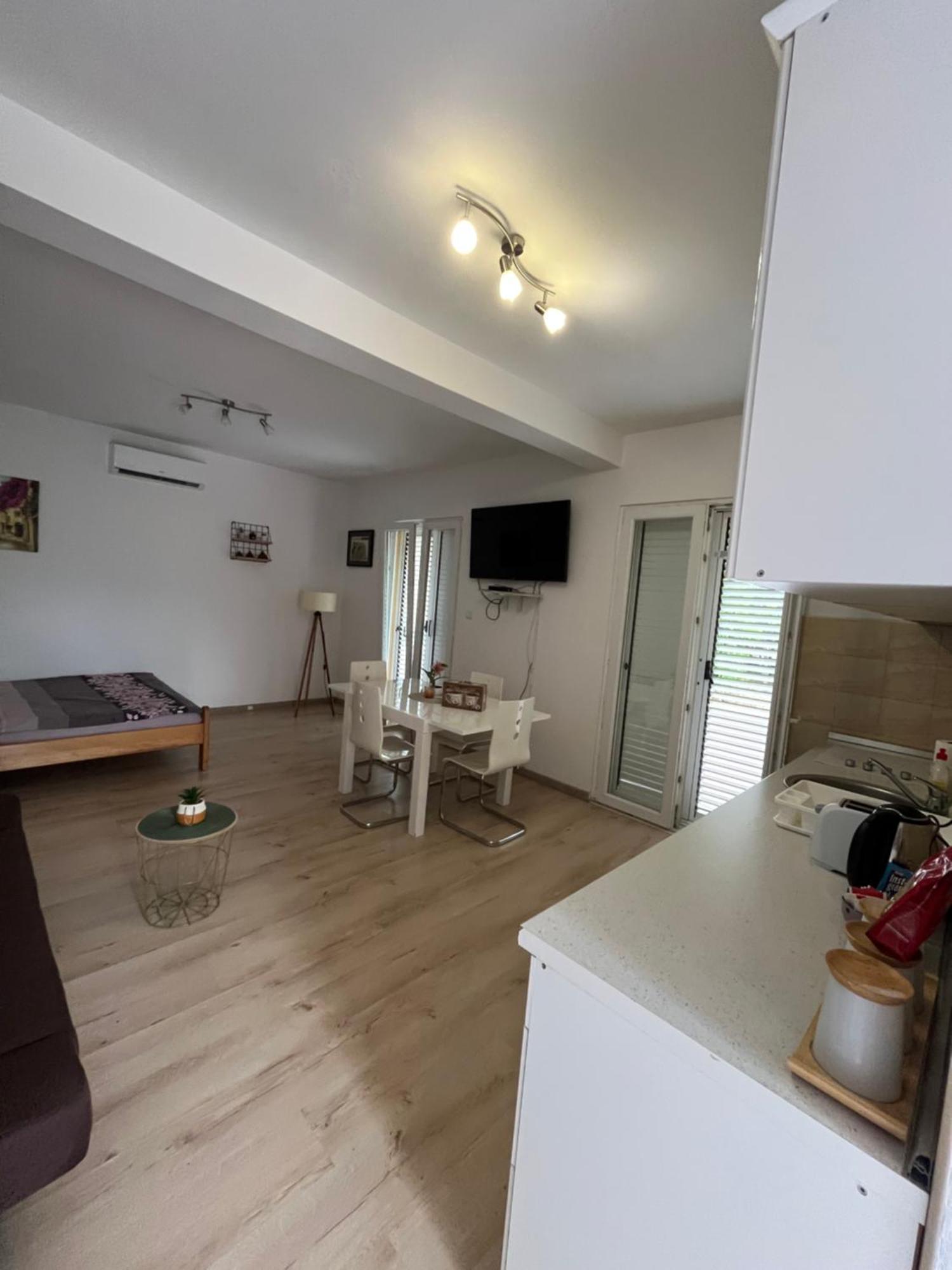 Apartman Iskra Apartment Bijela Exterior foto